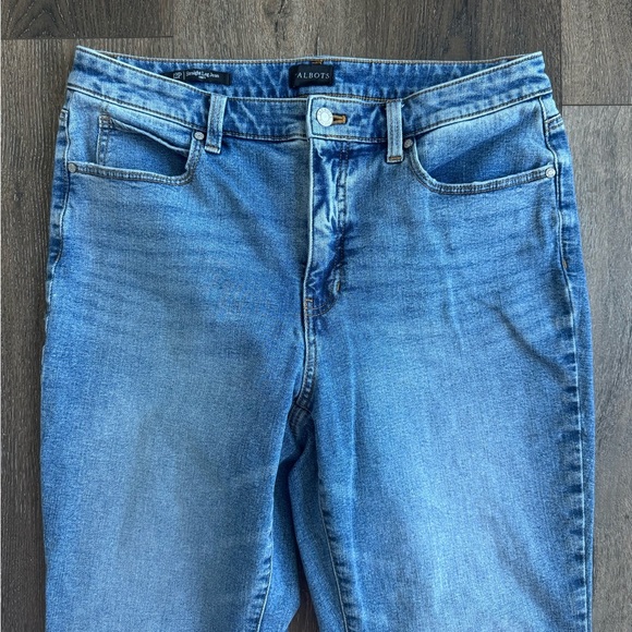 Talbots Straight Leg Curvy Jeans.  Women’s size 12P.  Excellent condition! - Picture 2 of 8